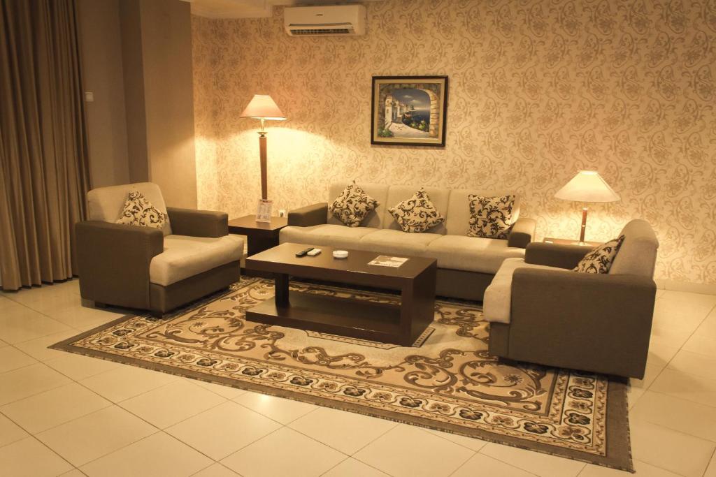 ทราเวลเลอร์ สวีท เซอร์วิซ อพาร์ตเมนต์ Aparthotel เมดาน ภายนอก รูปภาพ