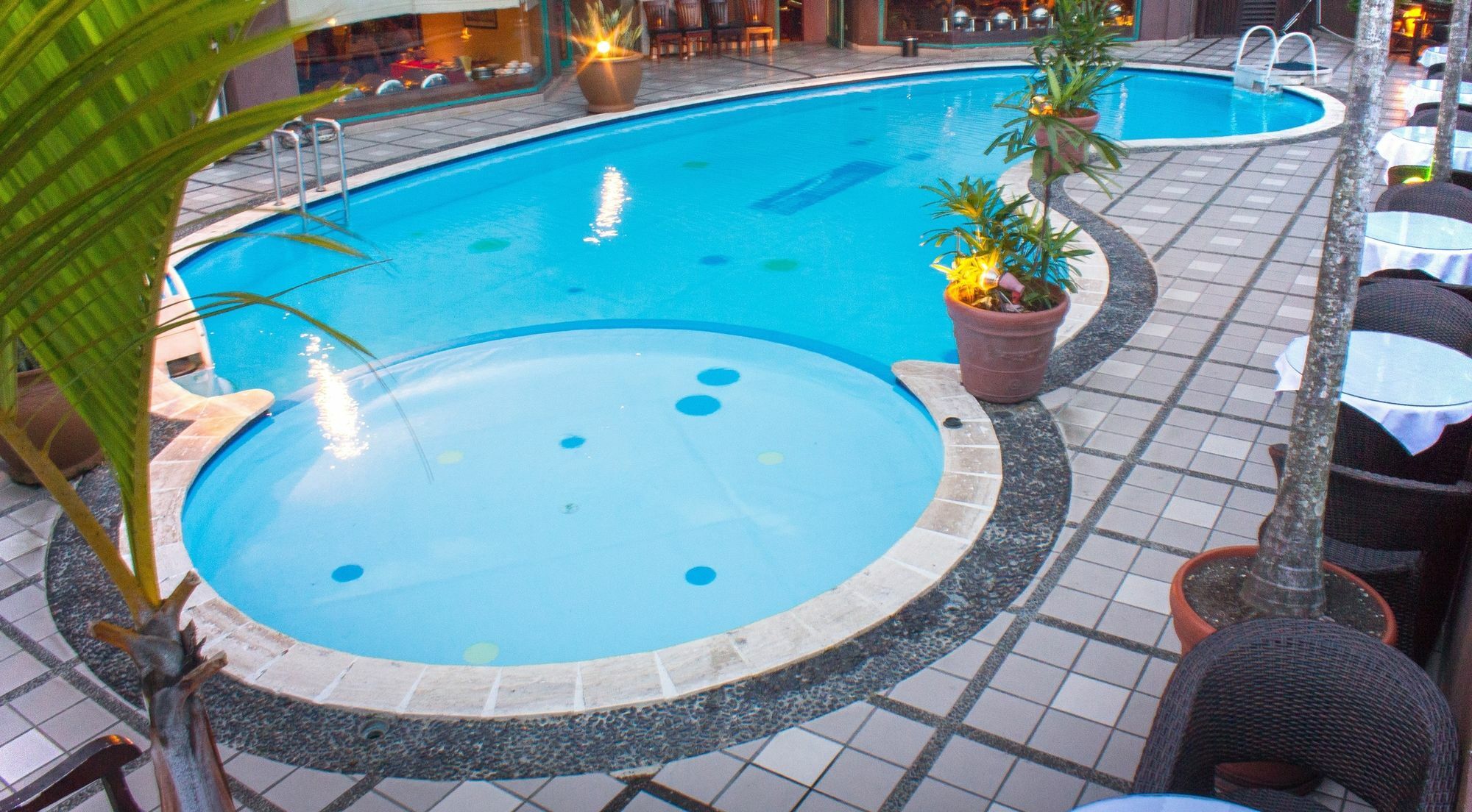 ทราเวลเลอร์ สวีท เซอร์วิซ อพาร์ตเมนต์ Aparthotel เมดาน ภายนอก รูปภาพ